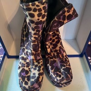 Betsey Johnson matcha boots🐆